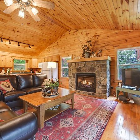 Peaceful Smoky Mountain Cabin With Deck And Fire Pit! Waynesville Kültér fotó