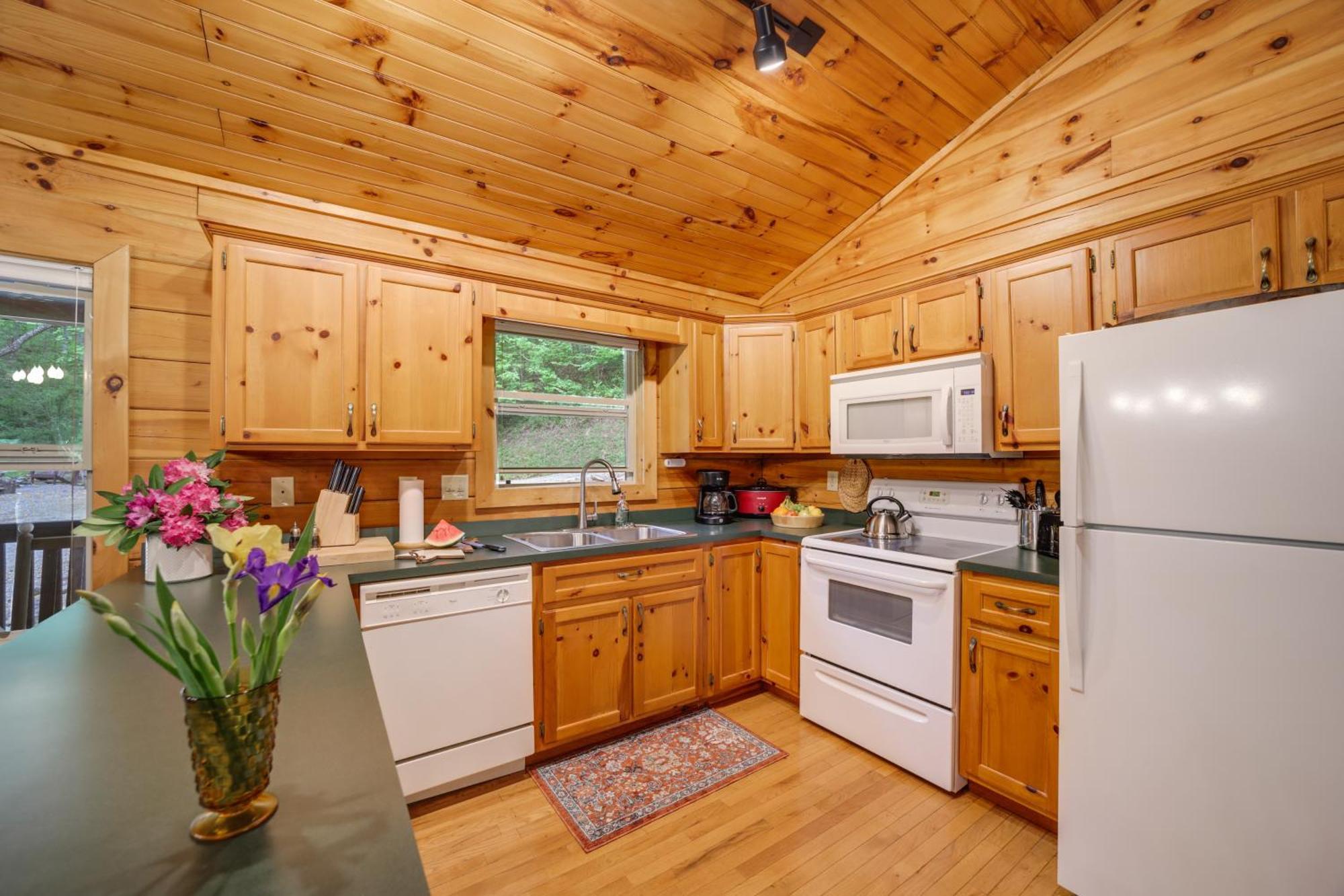 Peaceful Smoky Mountain Cabin With Deck And Fire Pit! Waynesville Kültér fotó