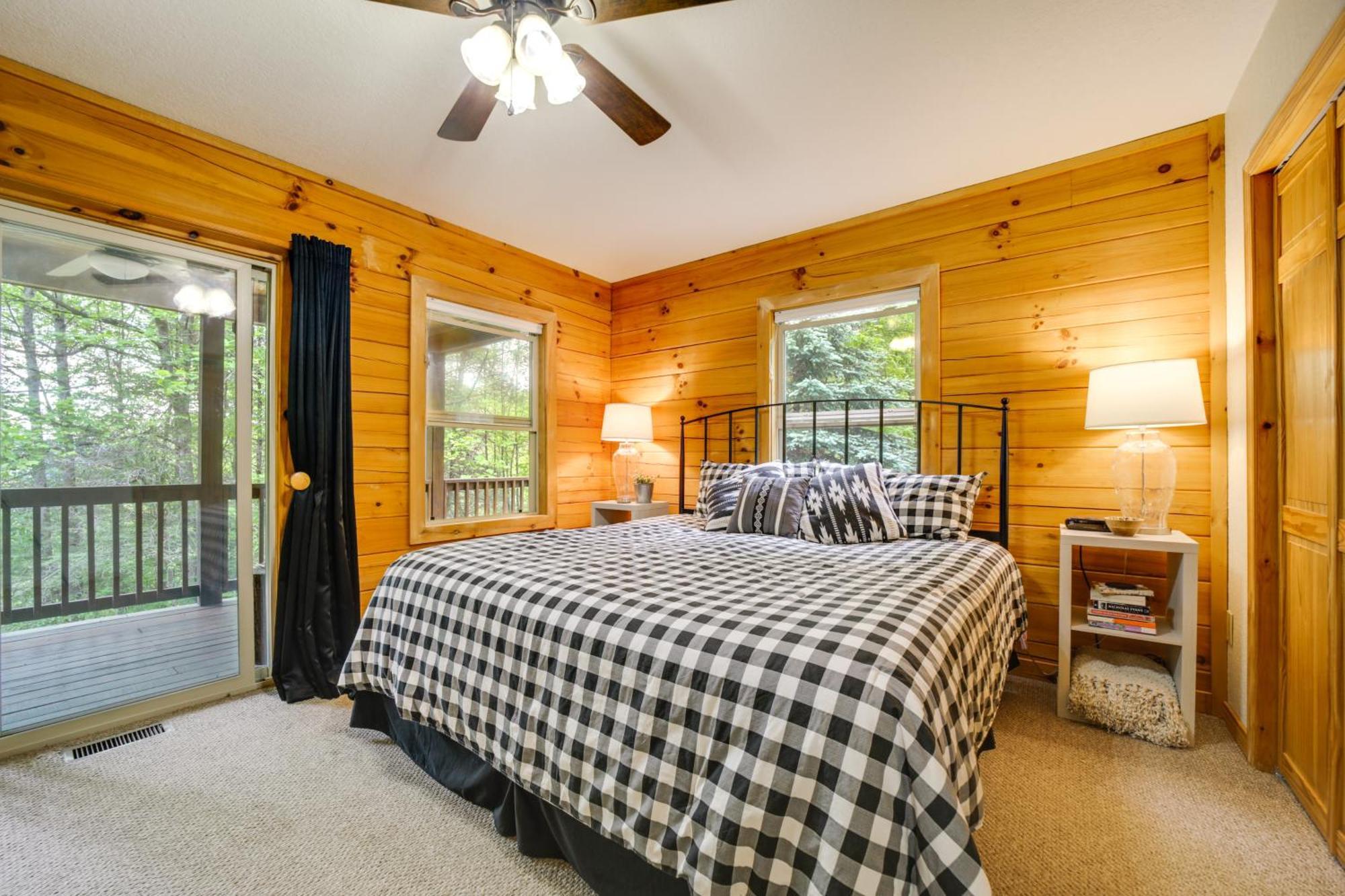 Peaceful Smoky Mountain Cabin With Deck And Fire Pit! Waynesville Kültér fotó