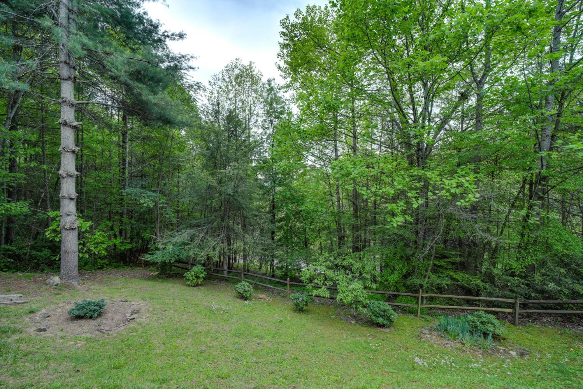 Peaceful Smoky Mountain Cabin With Deck And Fire Pit! Waynesville Kültér fotó