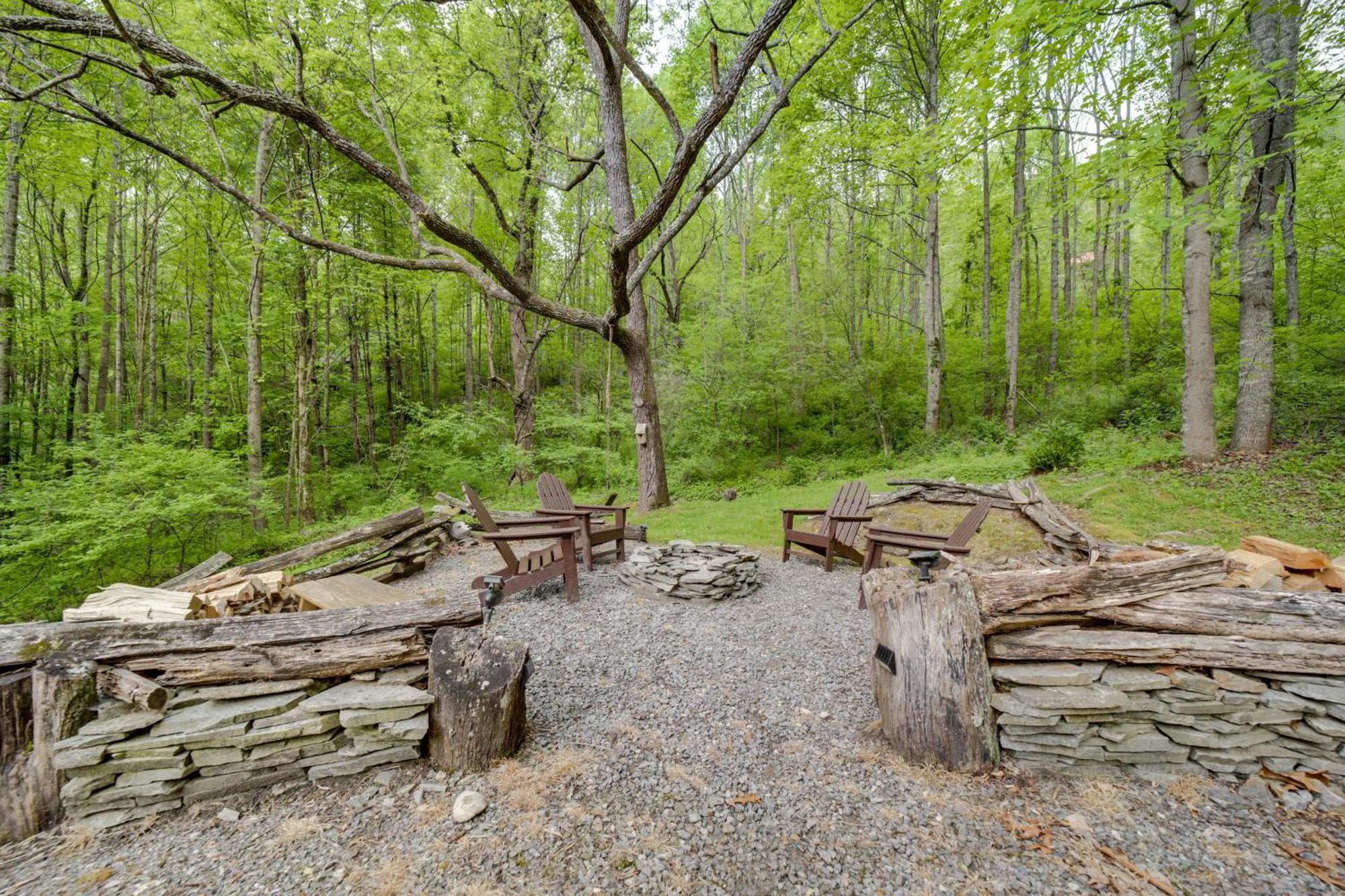 Peaceful Smoky Mountain Cabin With Deck And Fire Pit! Waynesville Kültér fotó