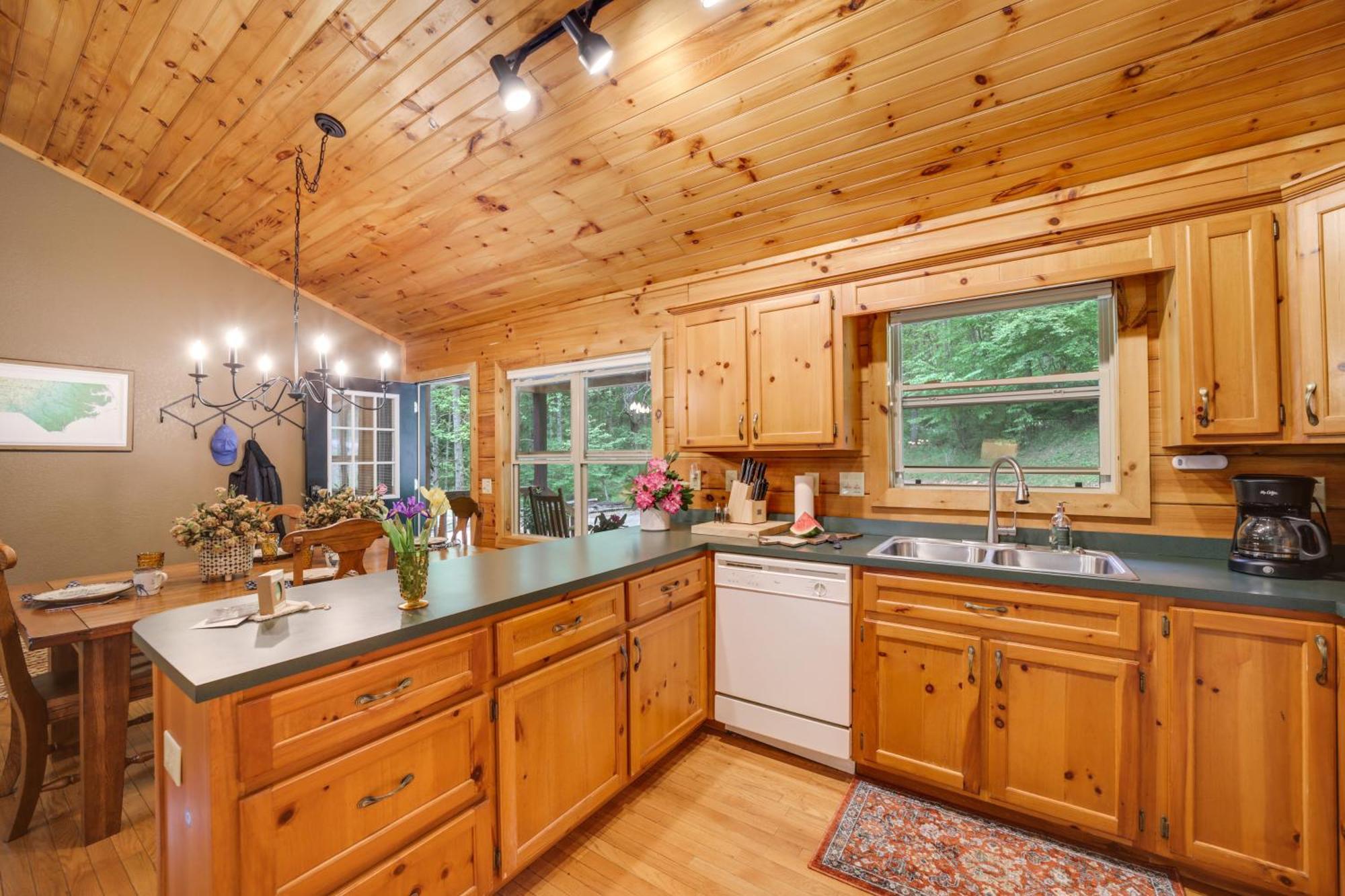 Peaceful Smoky Mountain Cabin With Deck And Fire Pit! Waynesville Kültér fotó