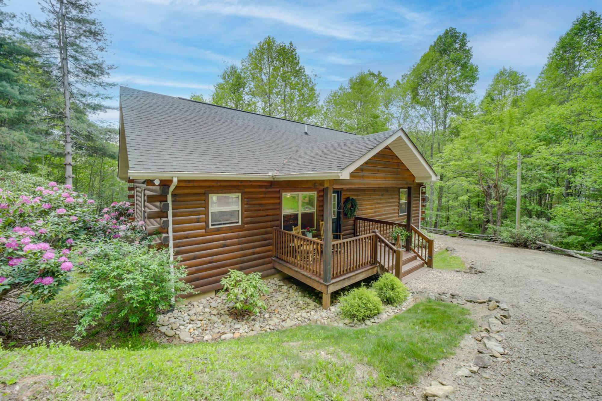Peaceful Smoky Mountain Cabin With Deck And Fire Pit! Waynesville Kültér fotó
