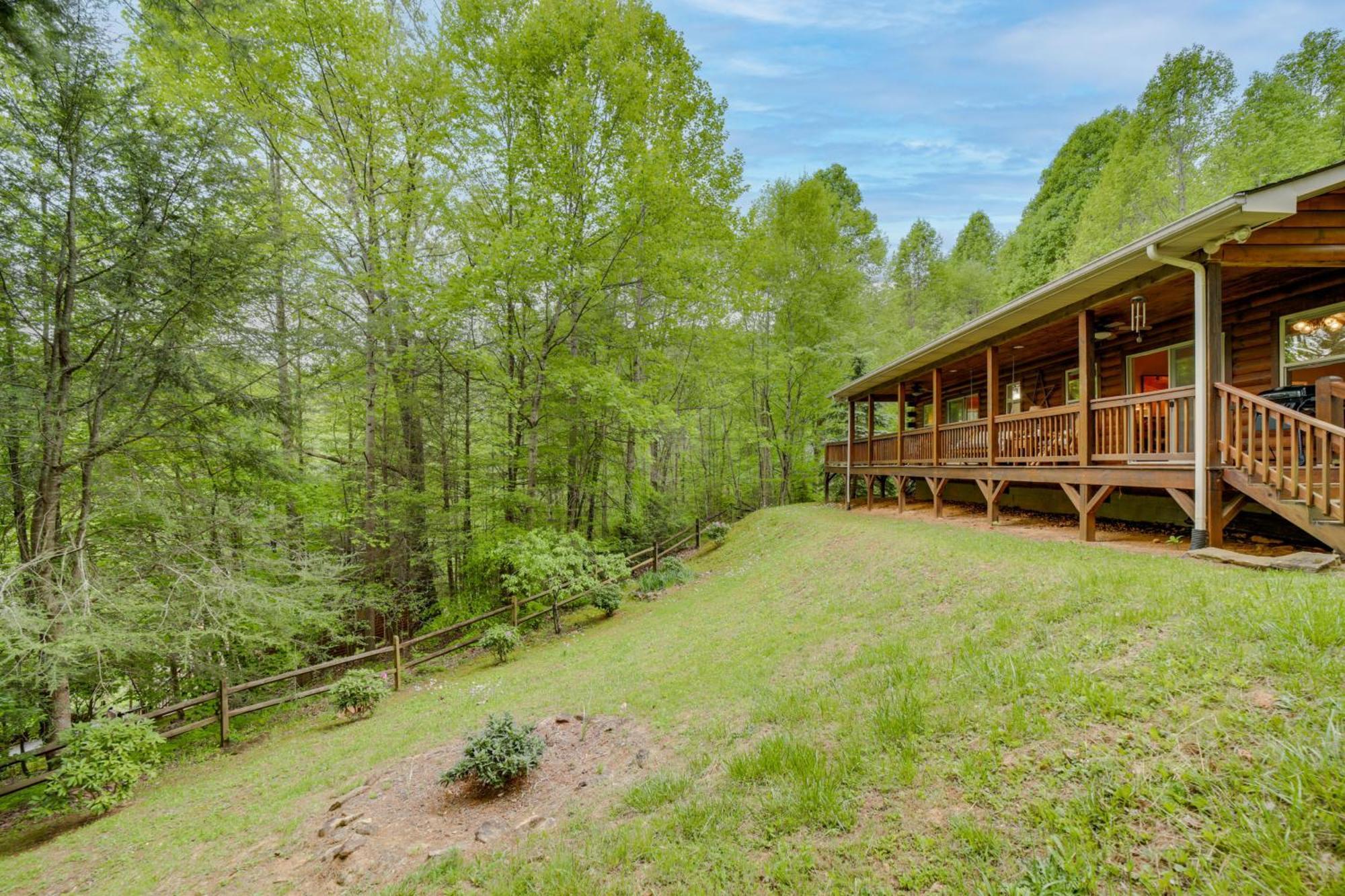 Peaceful Smoky Mountain Cabin With Deck And Fire Pit! Waynesville Kültér fotó