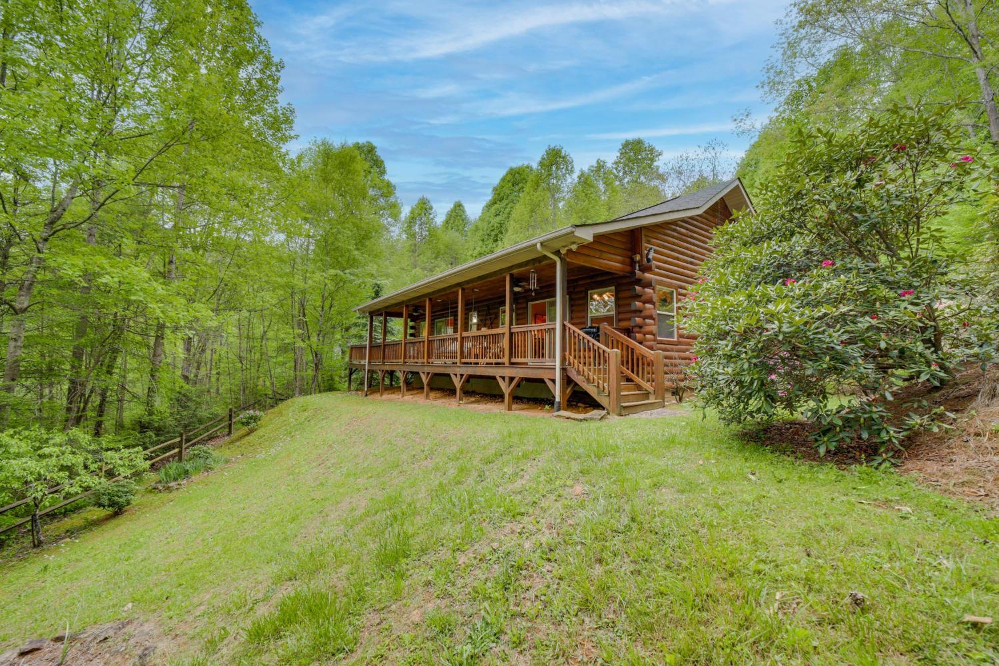Peaceful Smoky Mountain Cabin With Deck And Fire Pit! Waynesville Kültér fotó