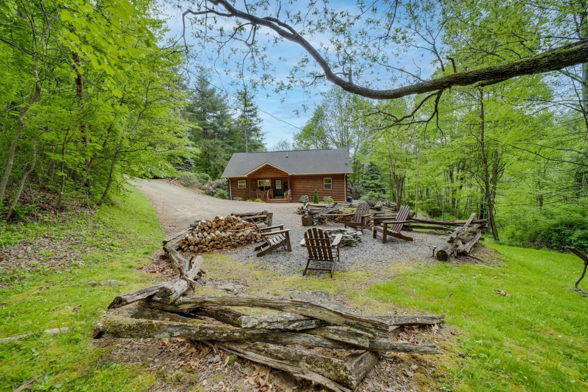 Peaceful Smoky Mountain Cabin With Deck And Fire Pit! Waynesville Kültér fotó